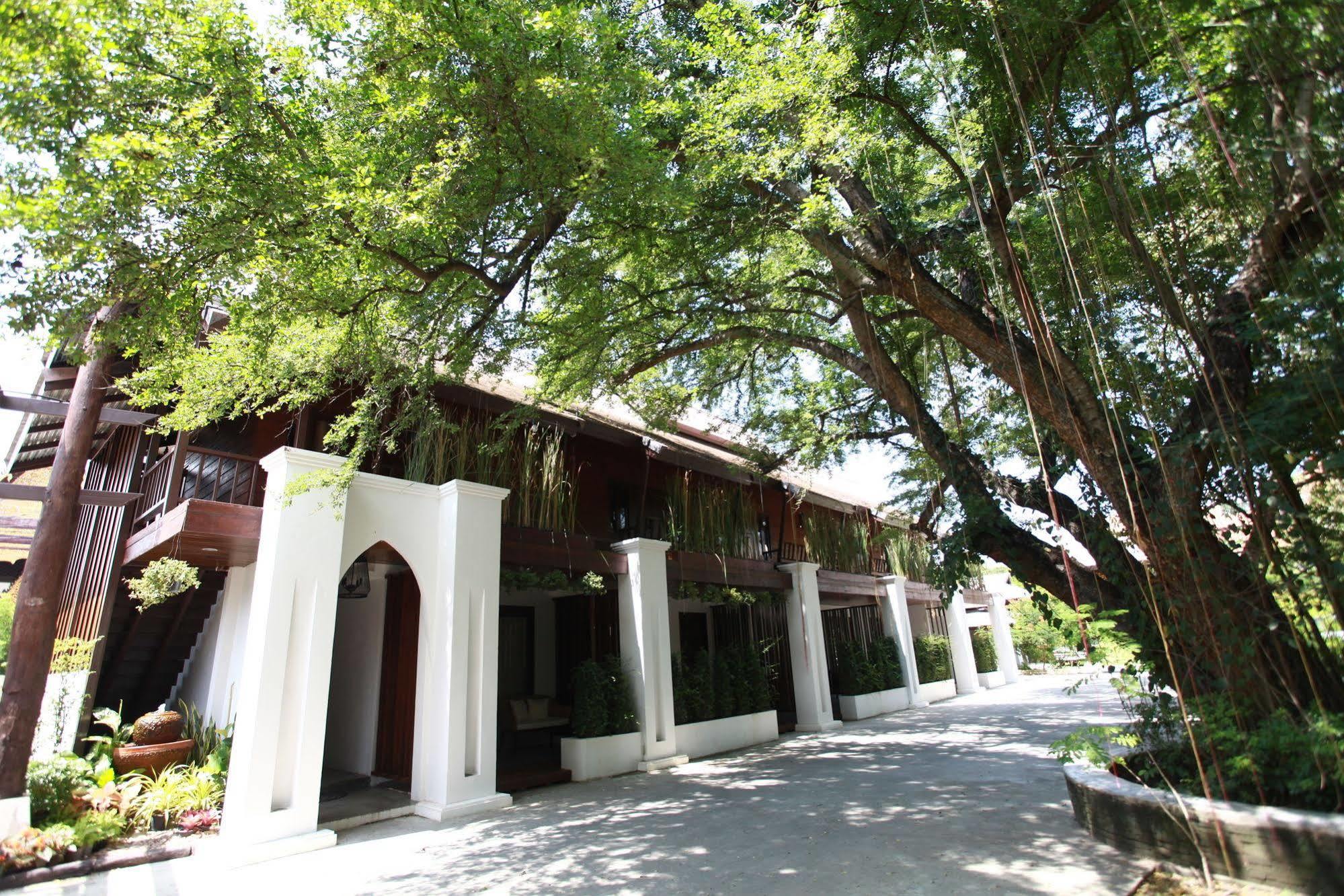 Chompor Lanna Hotel Chiang Mai Exterior photo